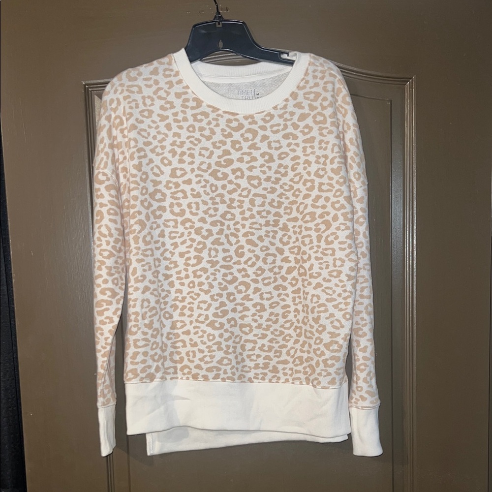 Time and Tru Women's Leopard Print Sweater - White and Tan